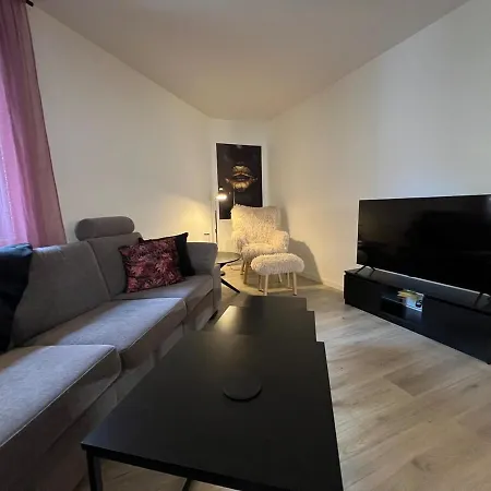 Lunt Og Trivelig I Sentrum Rosa شقة هارستاد