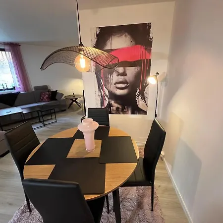 Lunt Og Trivelig I Sentrum Rosa *