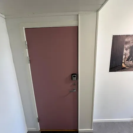 Lunt Og Trivelig I Sentrum Rosa Lägenhet Harstad